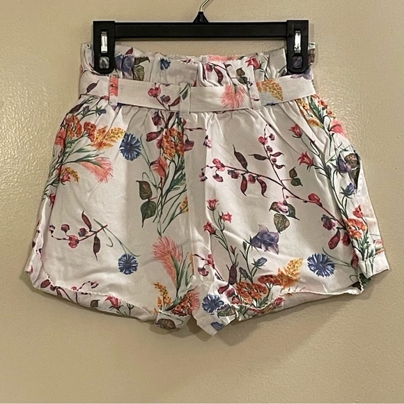 AGUA BENDITA Adisson Short in White Floral - Picture 4 of 6